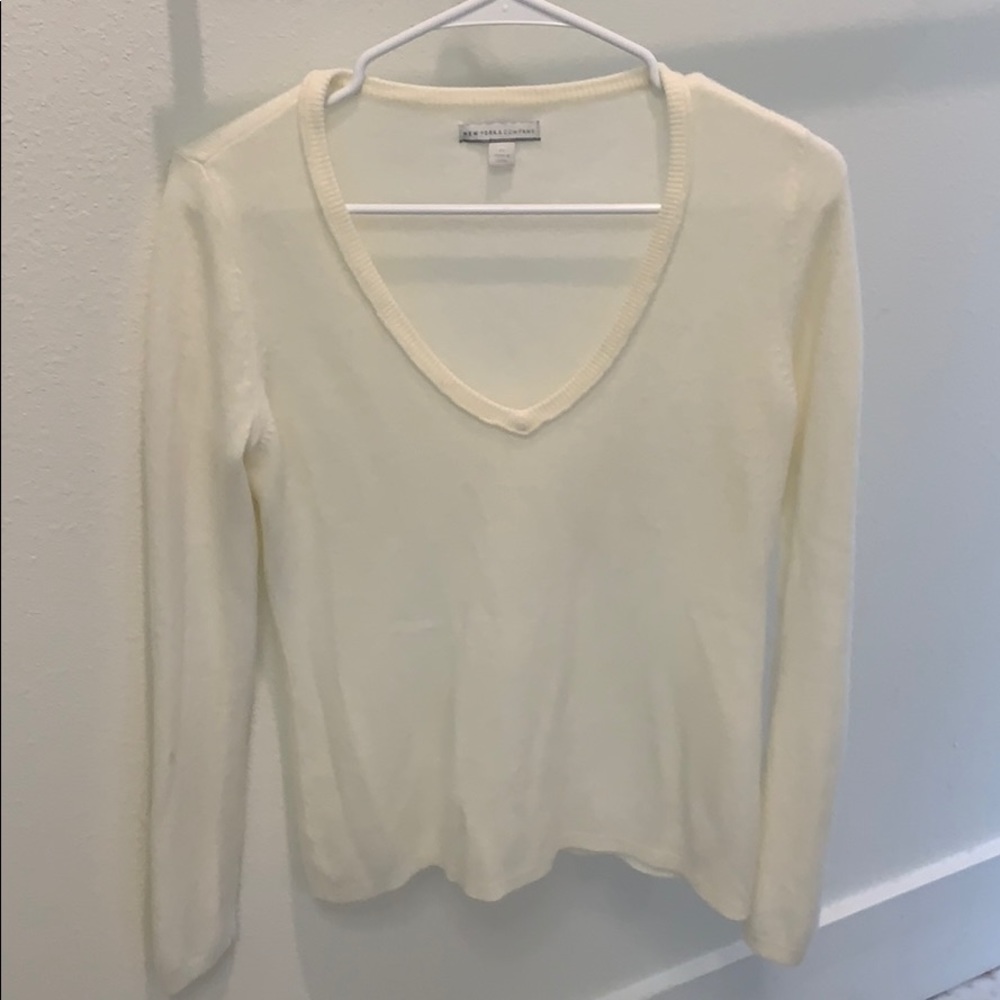 New York & Co Women’s v-neck sweater